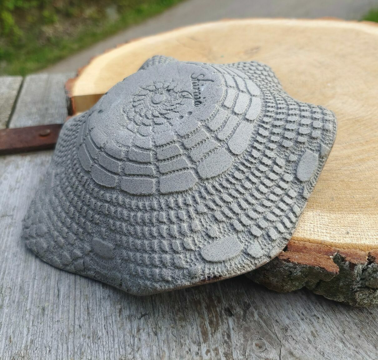 Ceramiczna misa c495 - kamionka z koronką i szkliwem głębokiego indygo