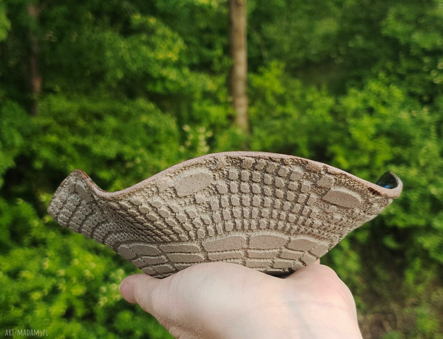 Ceramiczna misa c495 - kamionka z koronką i szkliwem głębokiego indygo