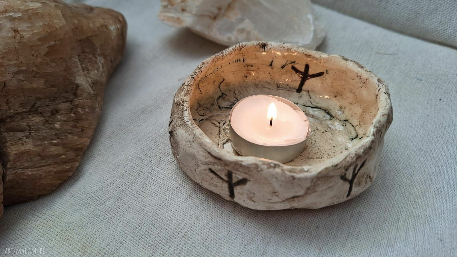 Ceramiczna misa rytualna i kadzielnica z runą ochrony Algiz