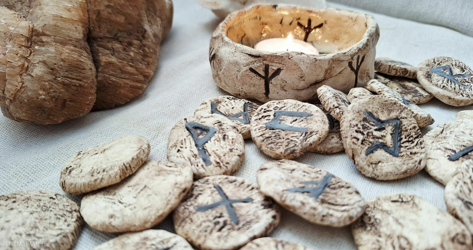 Ceramiczna misa rytualna i kadzielnica z runą ochrony Algiz