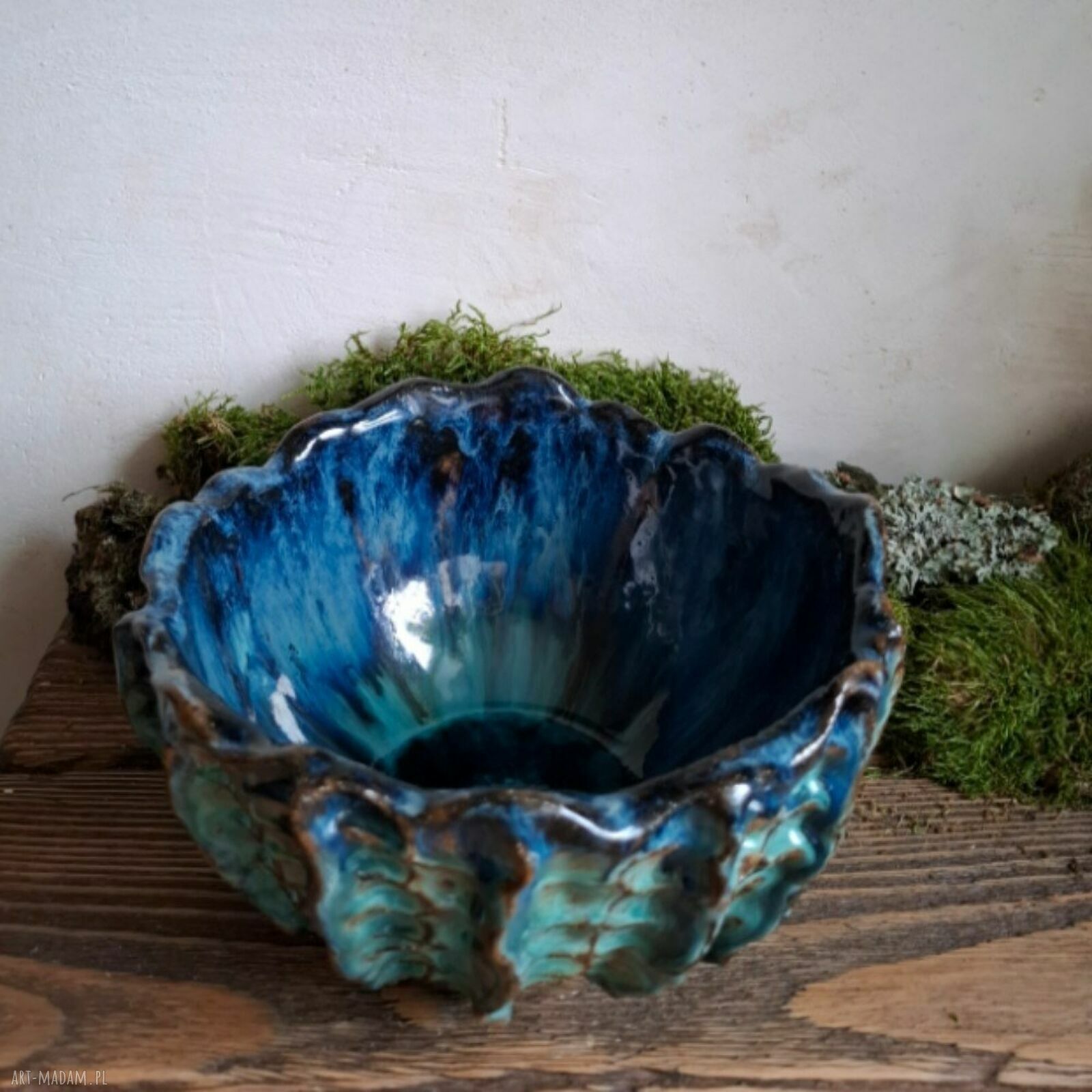 Misa ceramiczna - Ciemna muszla, ręcznie lepiona (19 cm) - pomysł na prezent