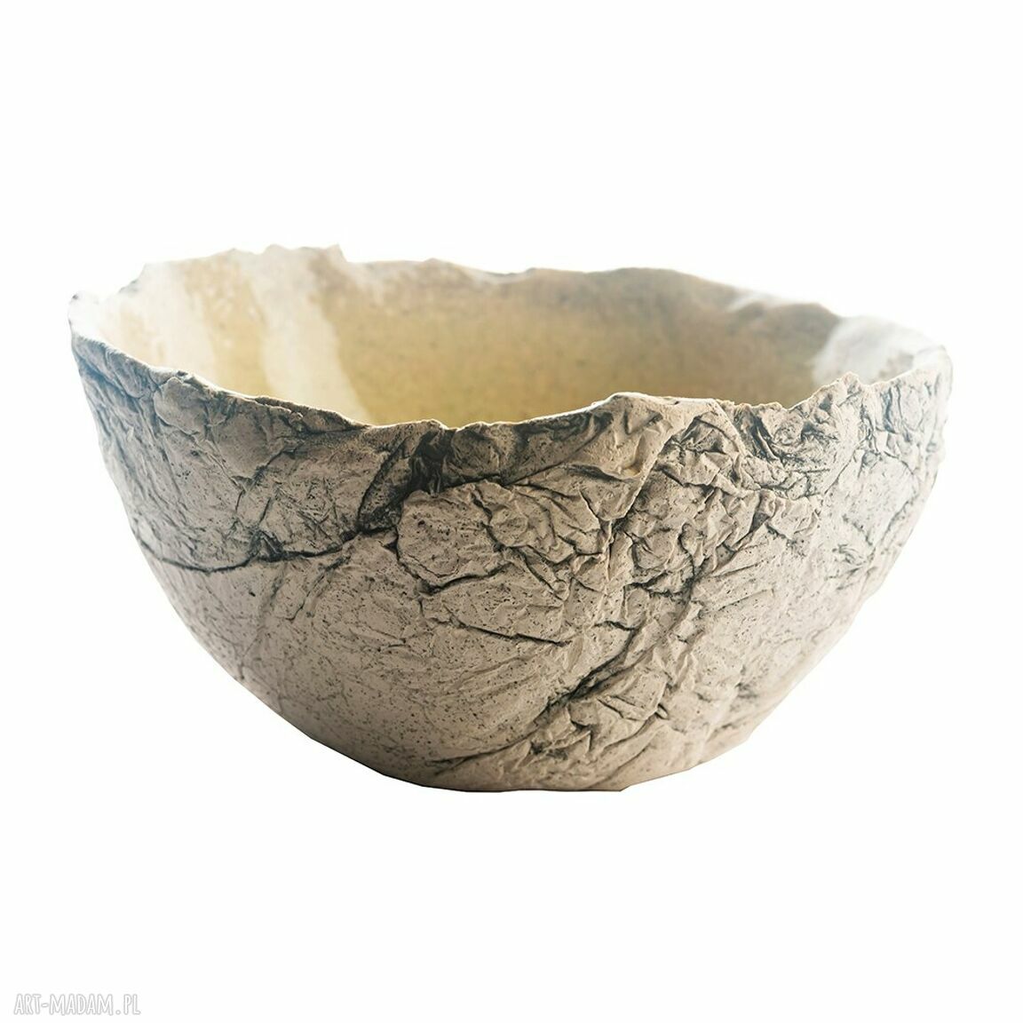Ręcznie robiona miseczka ceramiczna z jasnej gliny