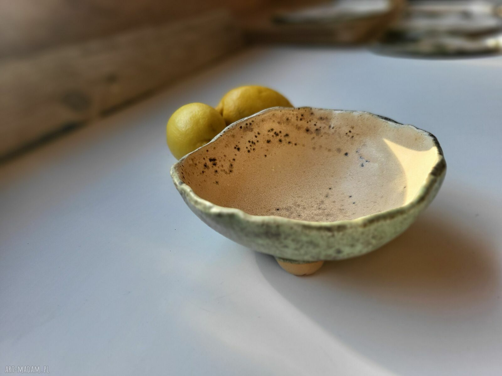 Ceramiczna miseczka na 3 nóżkach - turkusowo-beżowa, handmade