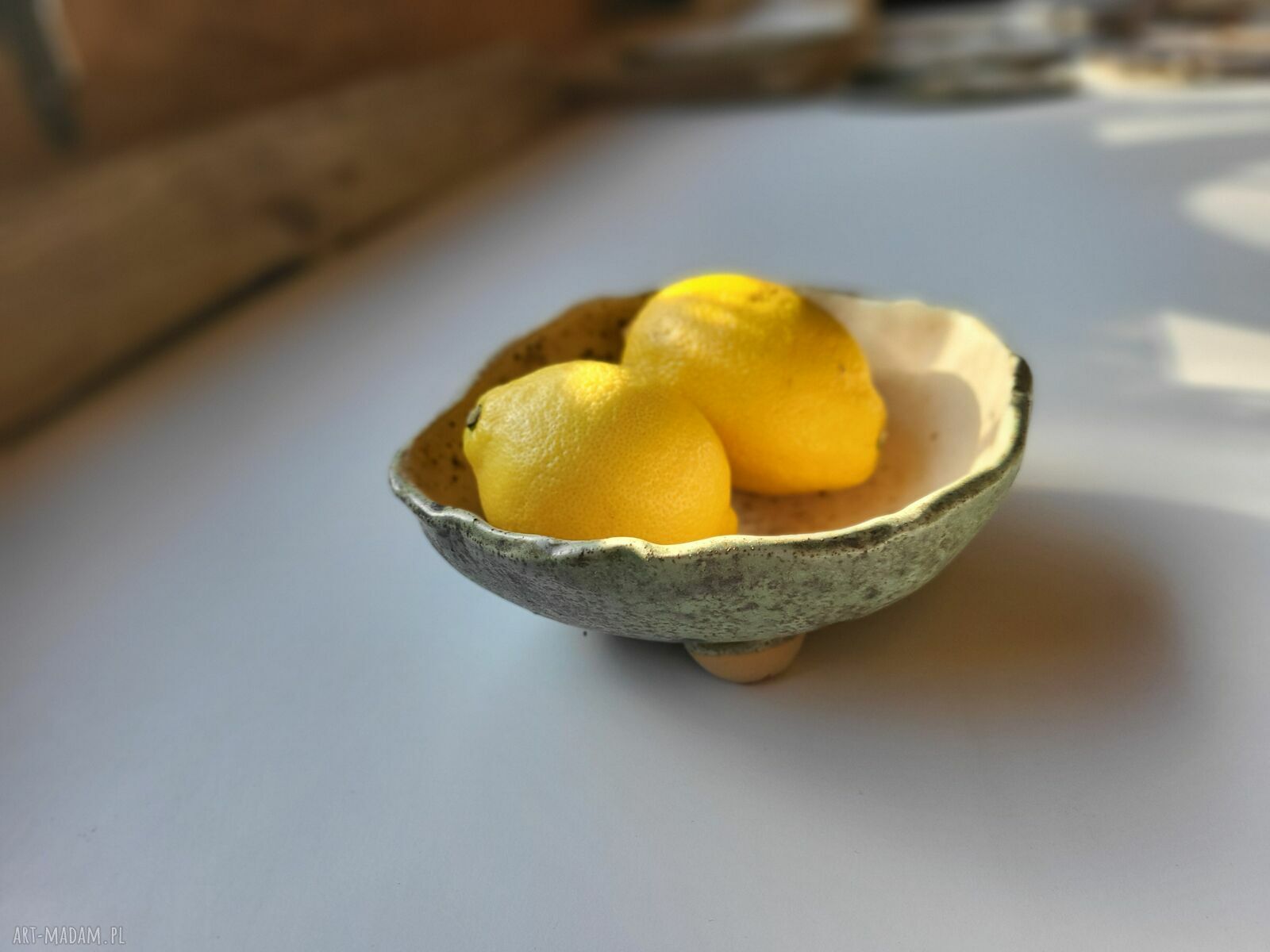 Ceramiczna miseczka na 3 nóżkach - turkusowo-beżowa, handmade