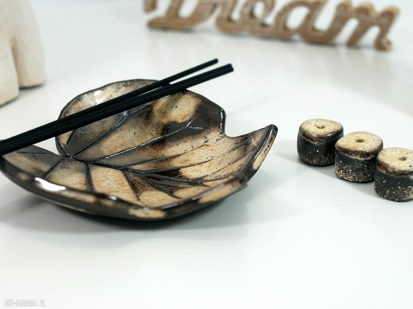 Ceramiczna miseczka liść - podstawka na kadzidło, palo santo i świeczkę
