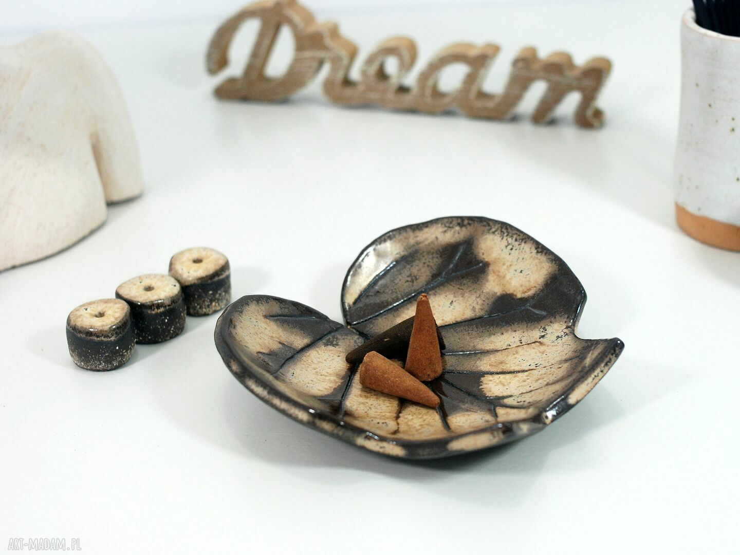 Ceramiczna miseczka liść - podstawka na kadzidło, palo santo i świeczkę