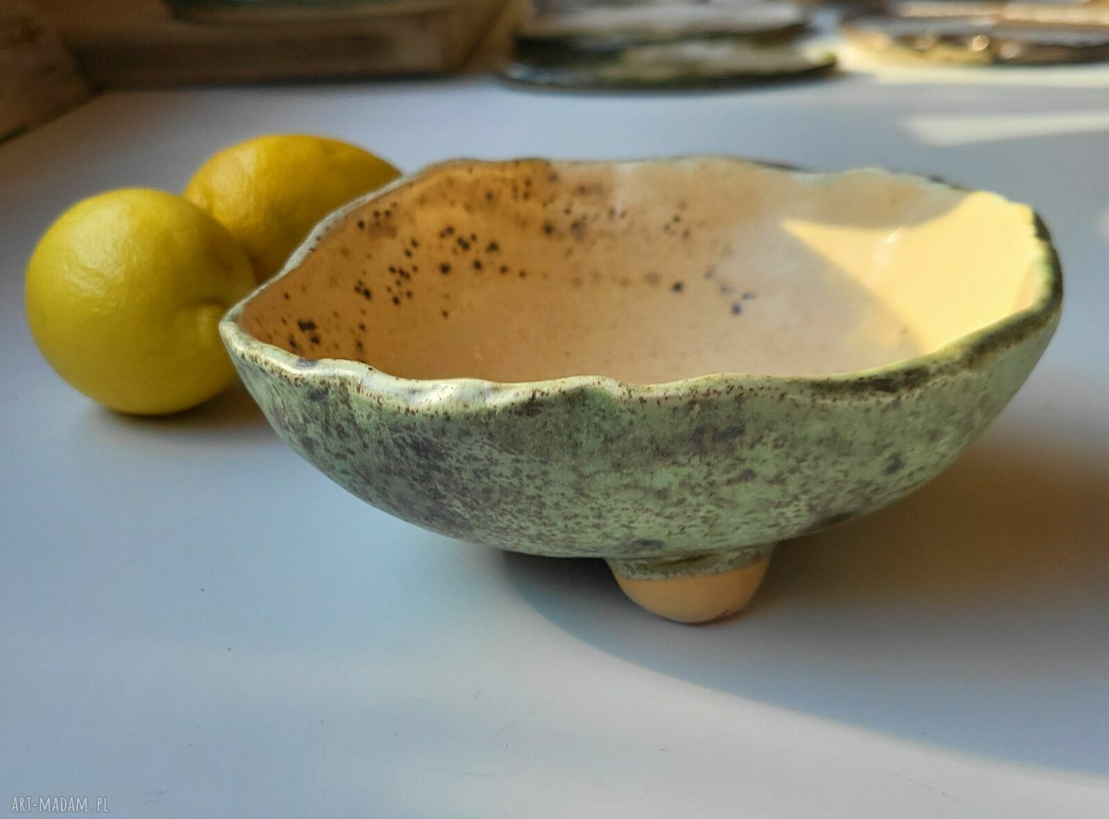 Ceramiczna miseczka na 3 nóżkach - turkusowo-beżowa, handmade