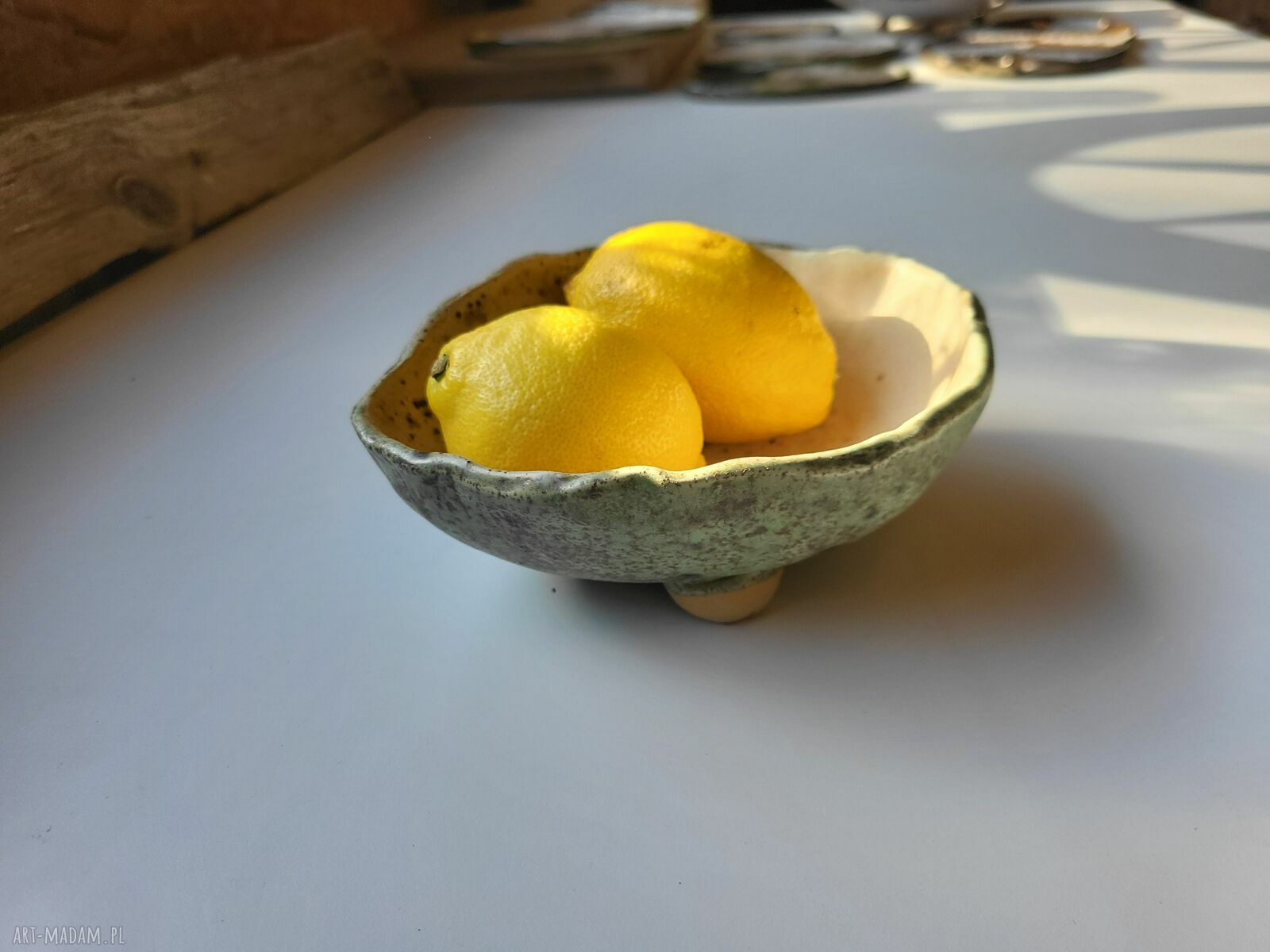 Ceramiczna miseczka na 3 nóżkach - turkusowo-beżowa, handmade