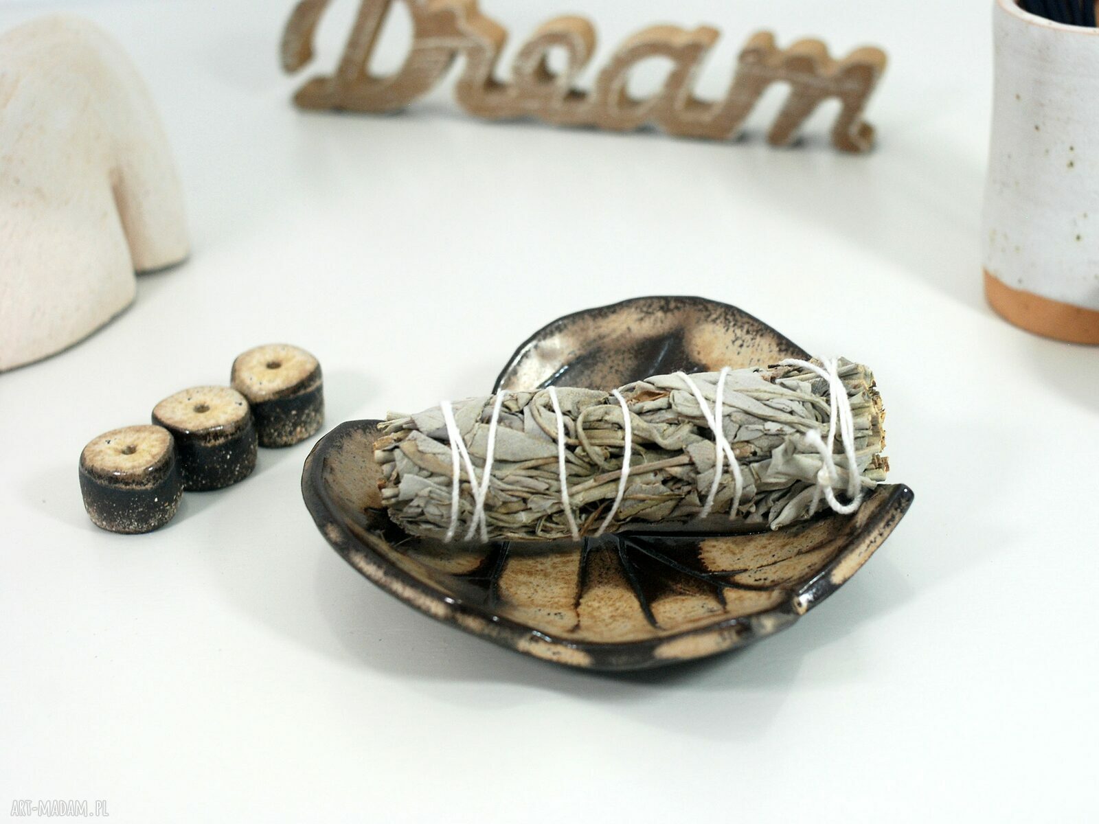 Ceramiczna miseczka liść - podstawka na kadzidło, palo santo i świeczkę