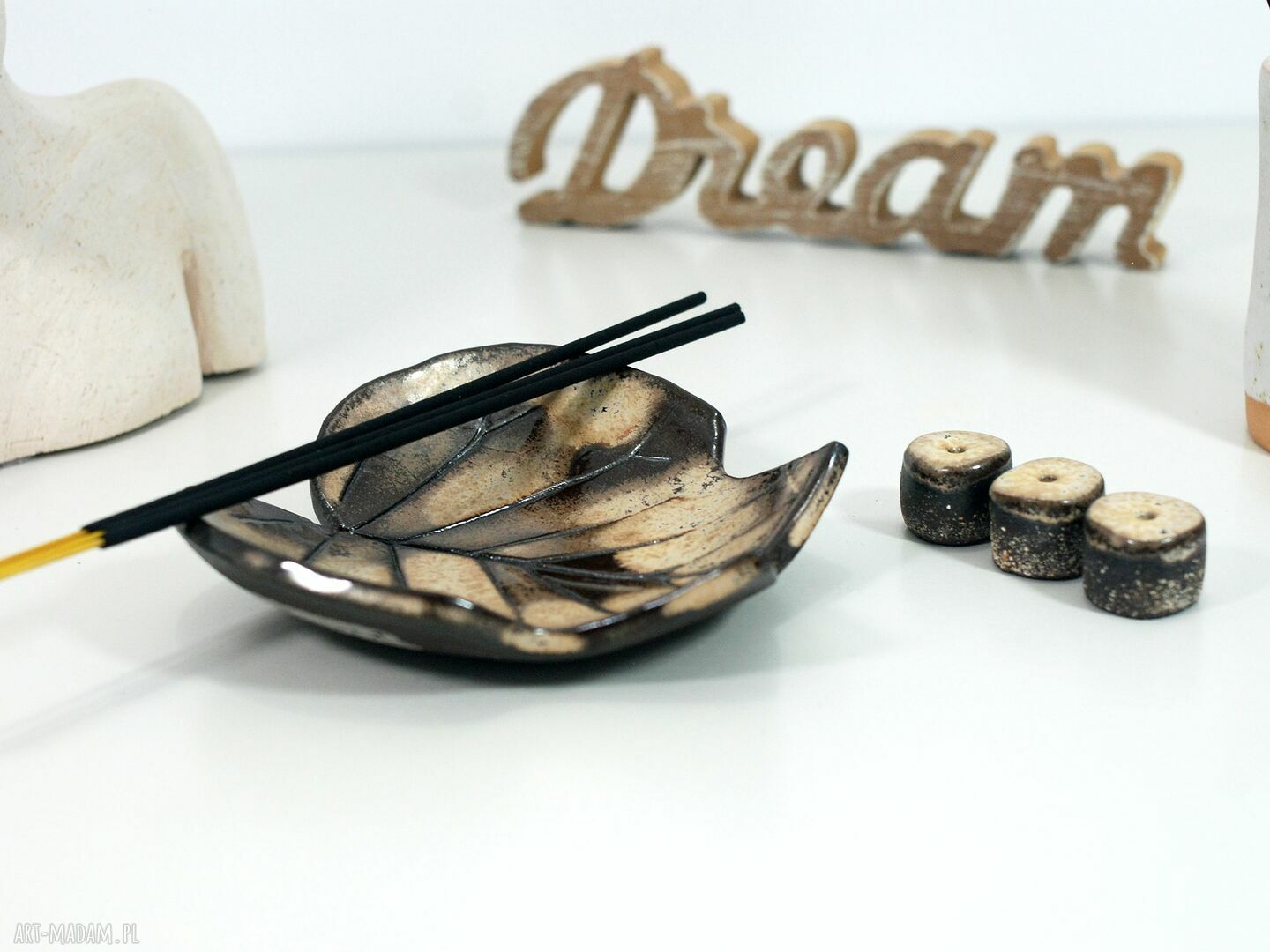 Ceramiczna miseczka liść - podstawka na kadzidło, palo santo i świeczkę