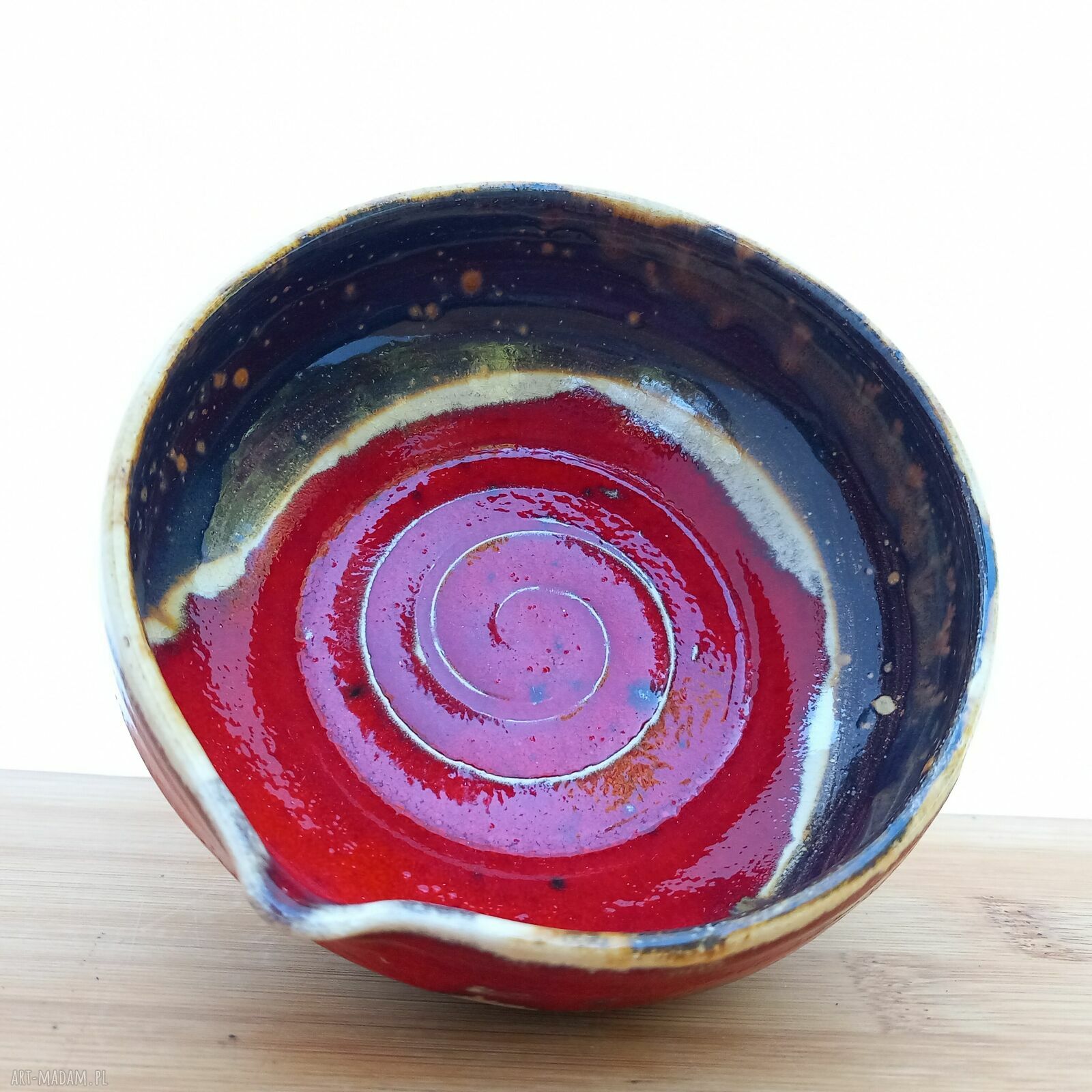 Ceramiczna miseczka spożywcza „MałaMi” - rękodzieło z jasnej gliny