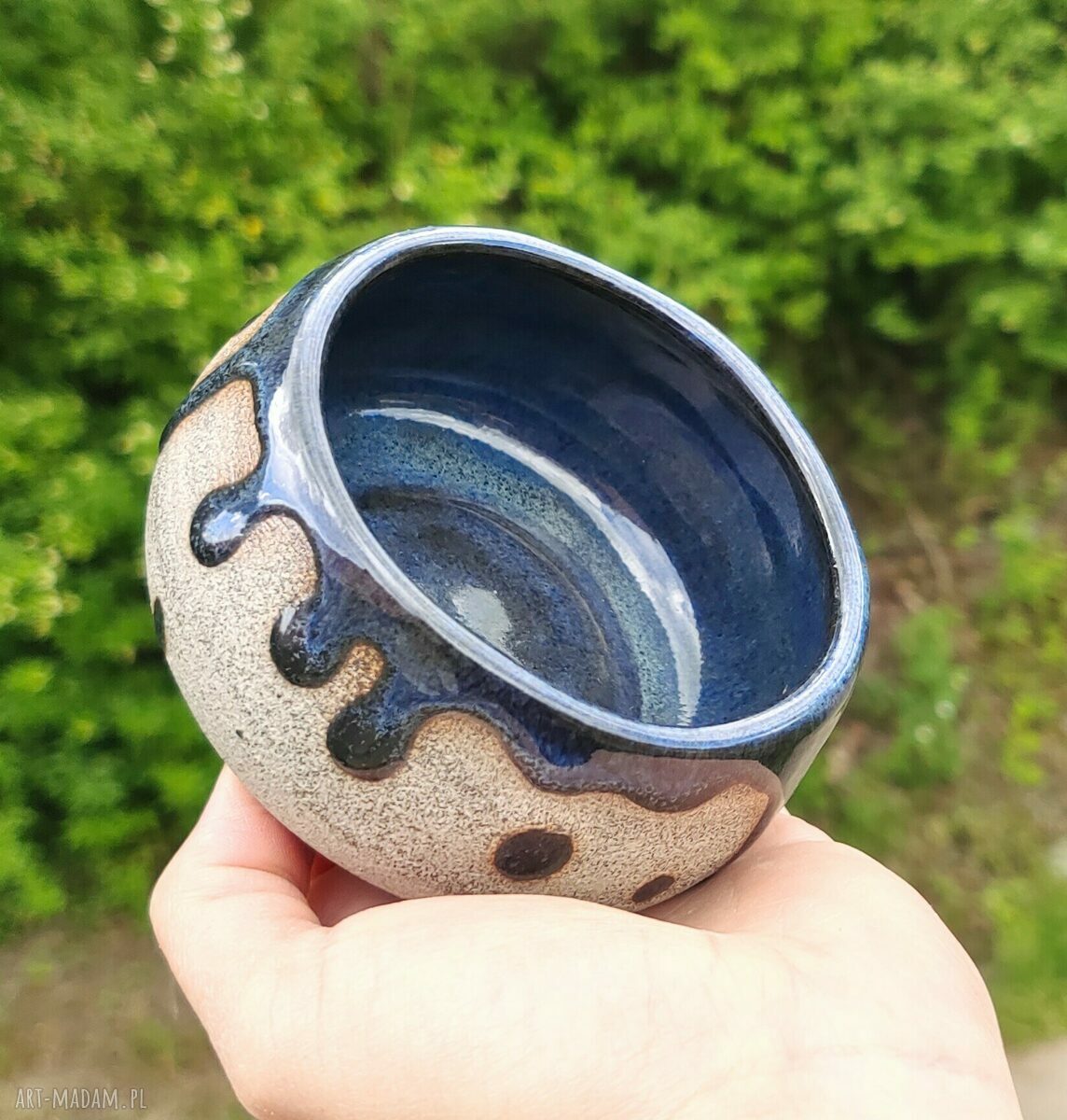 Kamionkowa ceramiczna miseczka (c511) na dipy i przekąski - ciemno niebieskie szkliwo