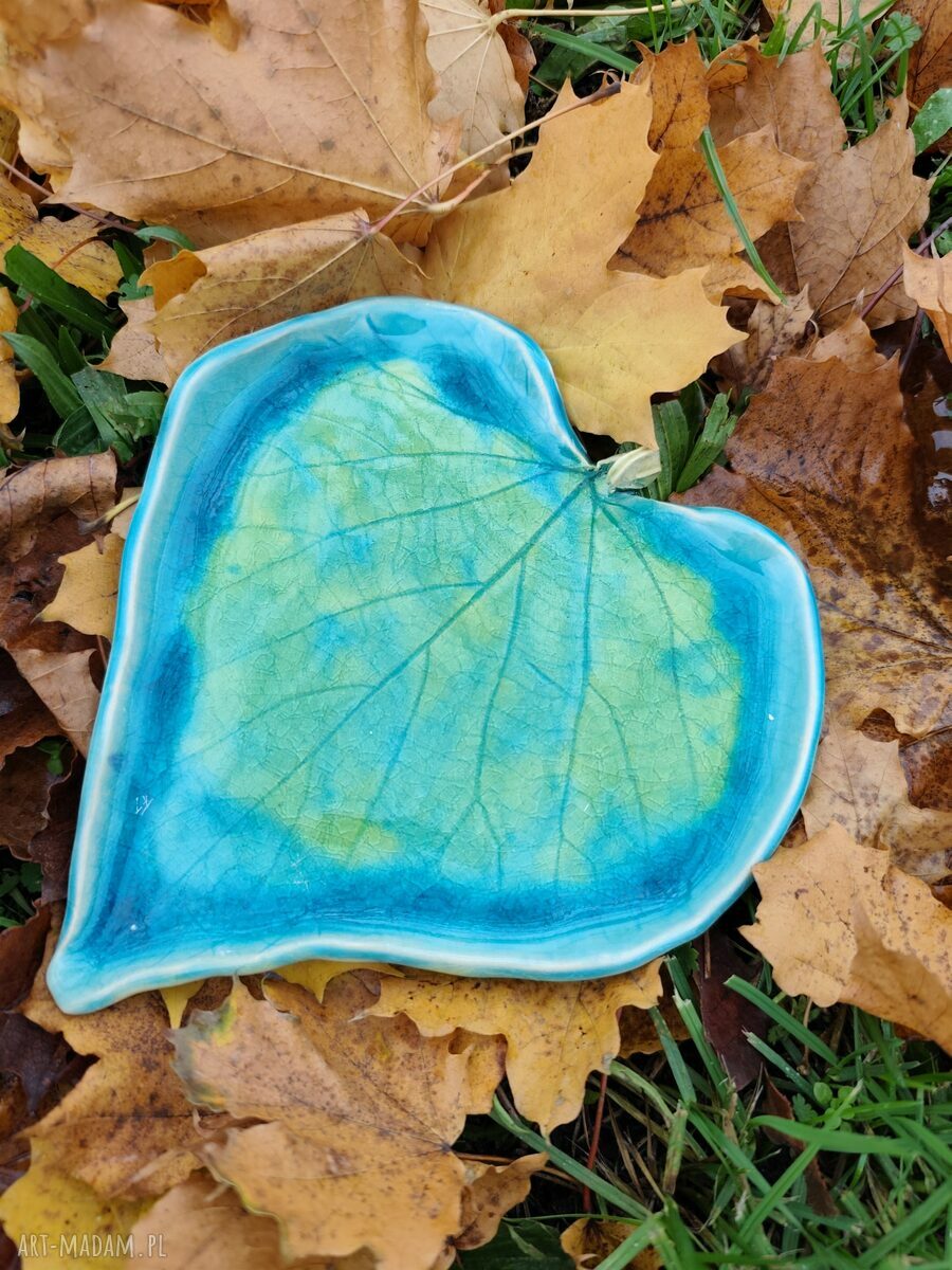 Ceramiczna miska w kształcie liścia z turkusowym szkliwem - ręcznie robiona