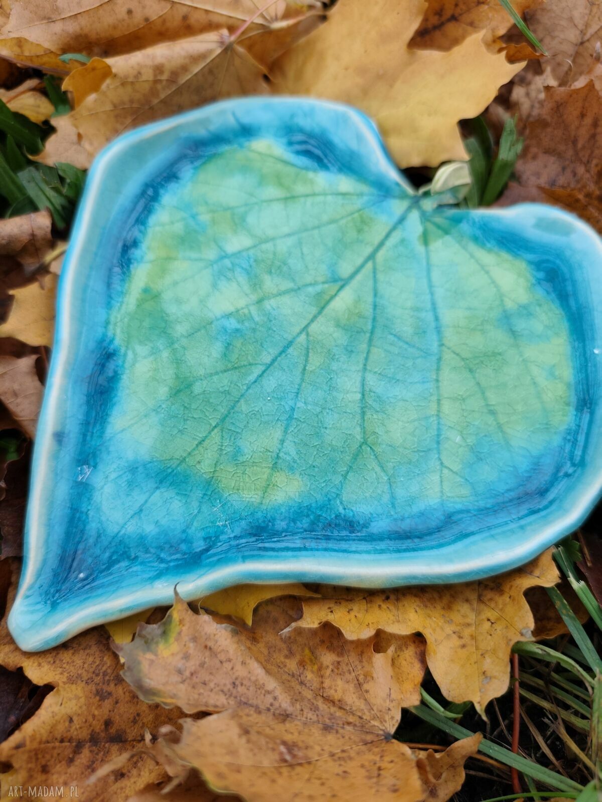 Ceramiczna miska w kształcie liścia z turkusowym szkliwem - ręcznie robiona