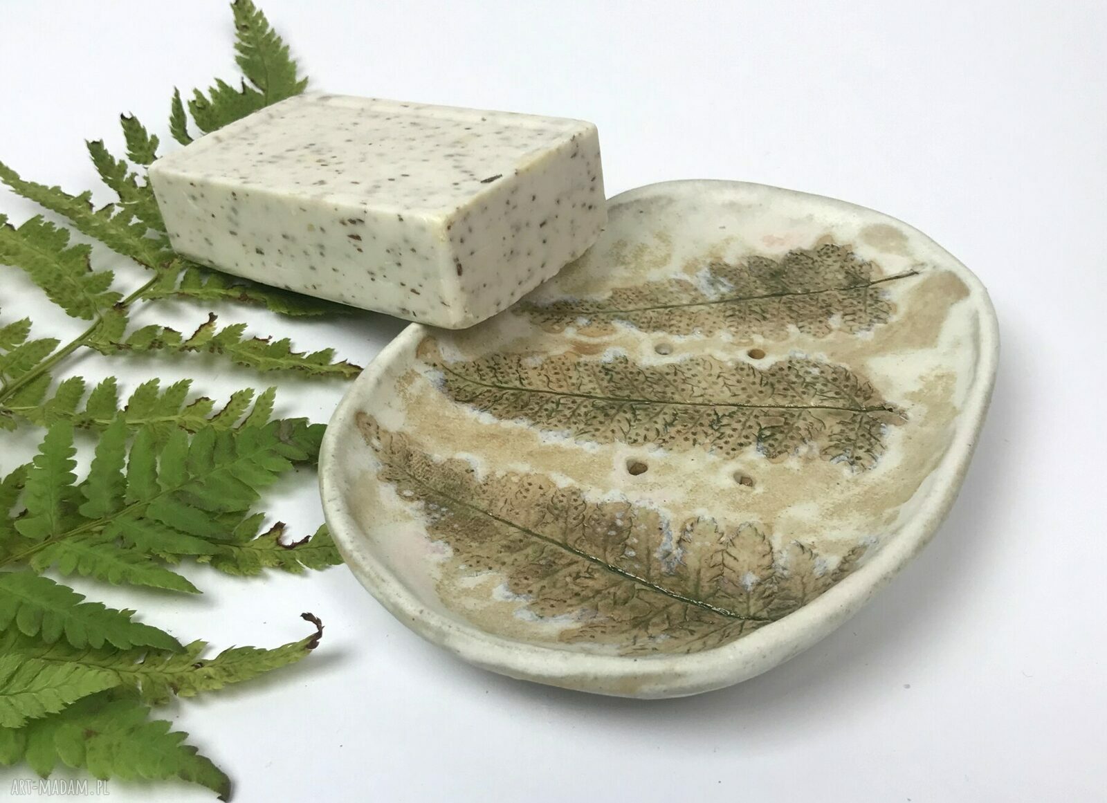 Ceramiczna mydelniczka „3 paprotki” - ręcznie robiona dekoracja do Twojej łazienki