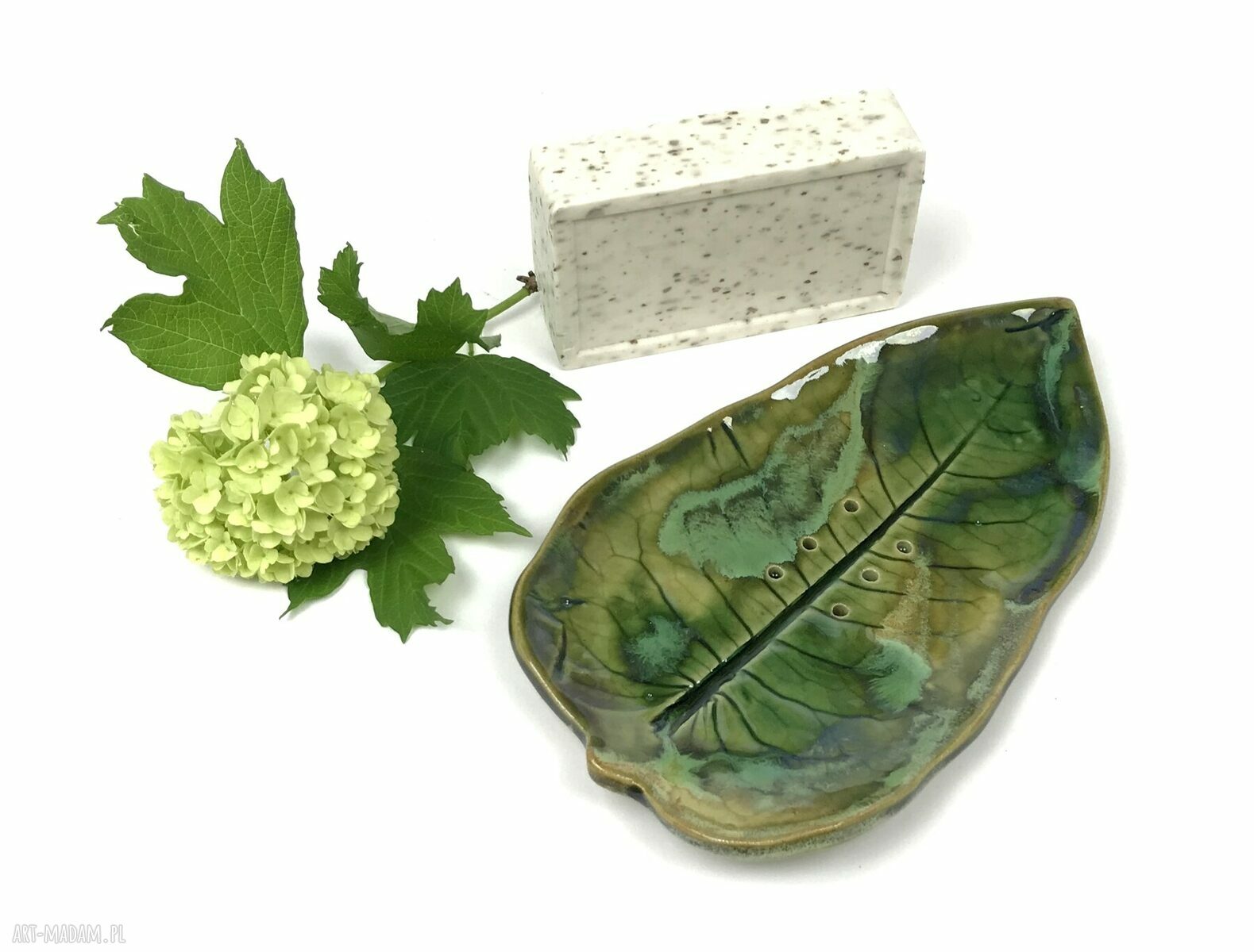 Ceramiczna mydelniczka „Liść” - rękodzieło z gliny w odcieniach zieleni i turkusu
