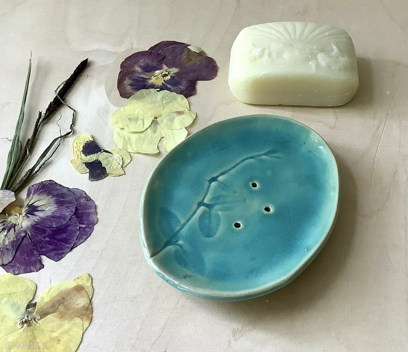 Ręcznie robiona turkusowa mydelniczka ceramiczna z gliny