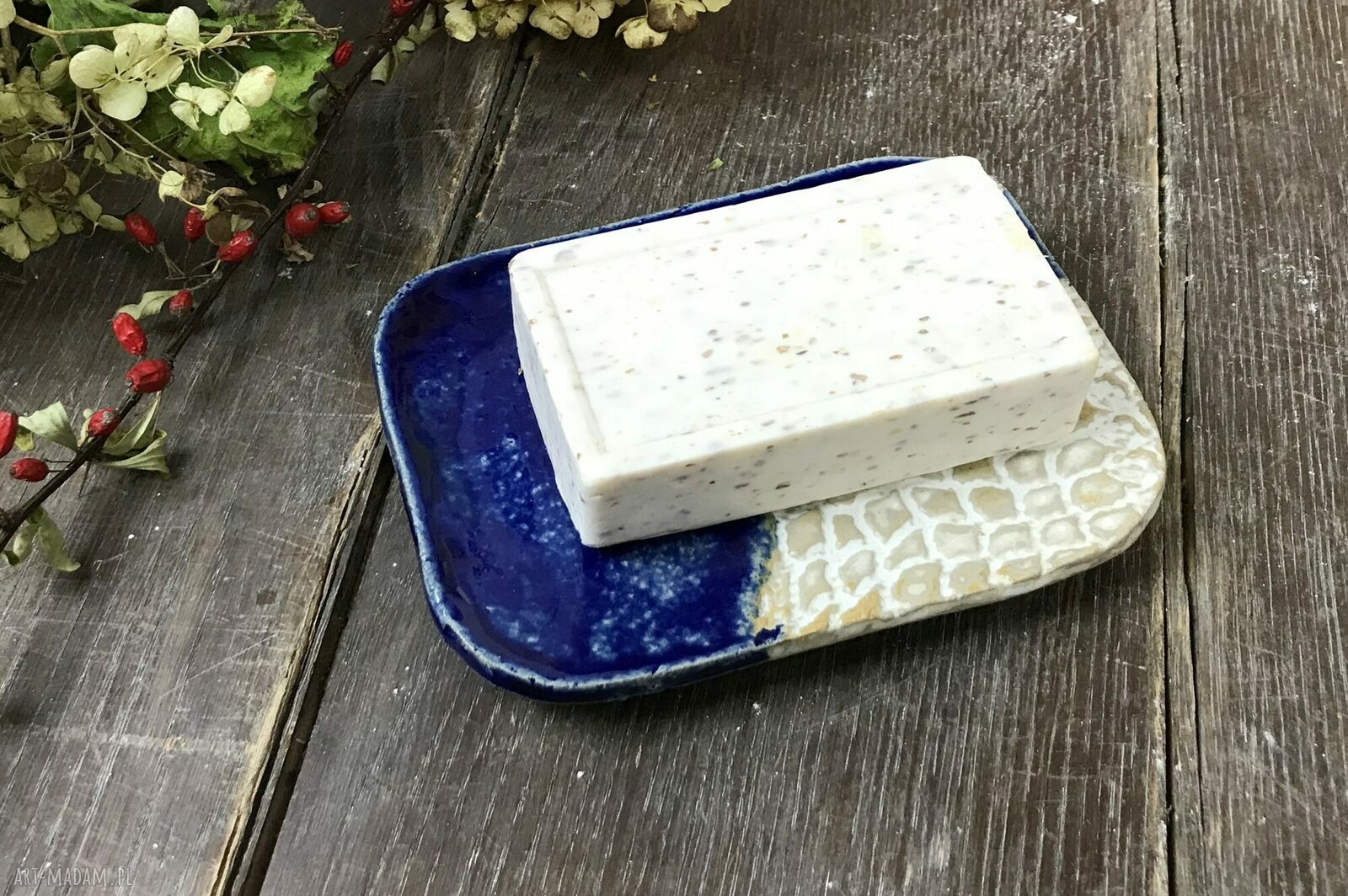Ceramiczna mydelniczka "Nocne niebo" do łazienki - kobaltowe szkliwo i biała koronka