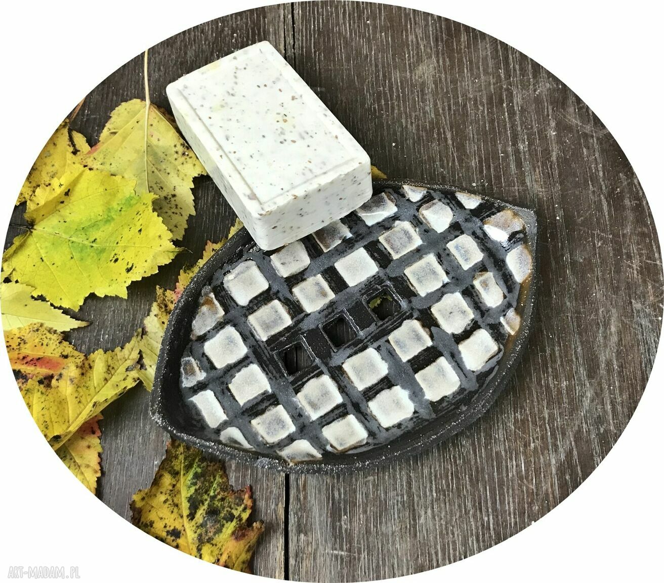 Ceramiczna mydelniczka ręcznie robiona w kratkę