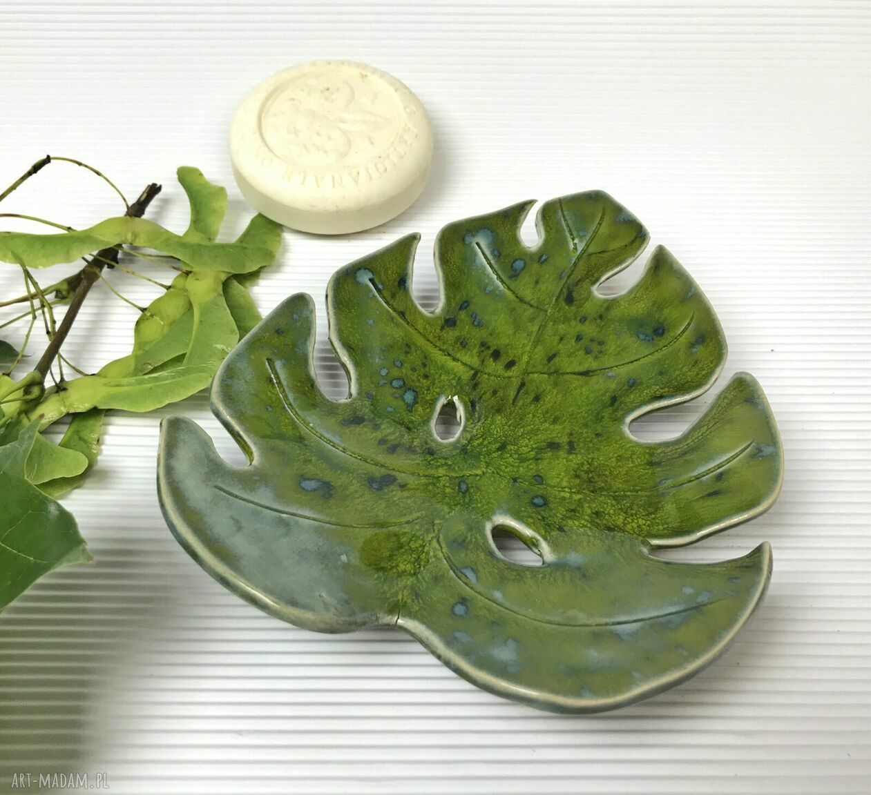 Ceramiczna mydelniczka ręcznie robiona „Zielony smok” - ozdoba łazienki w stylu boho