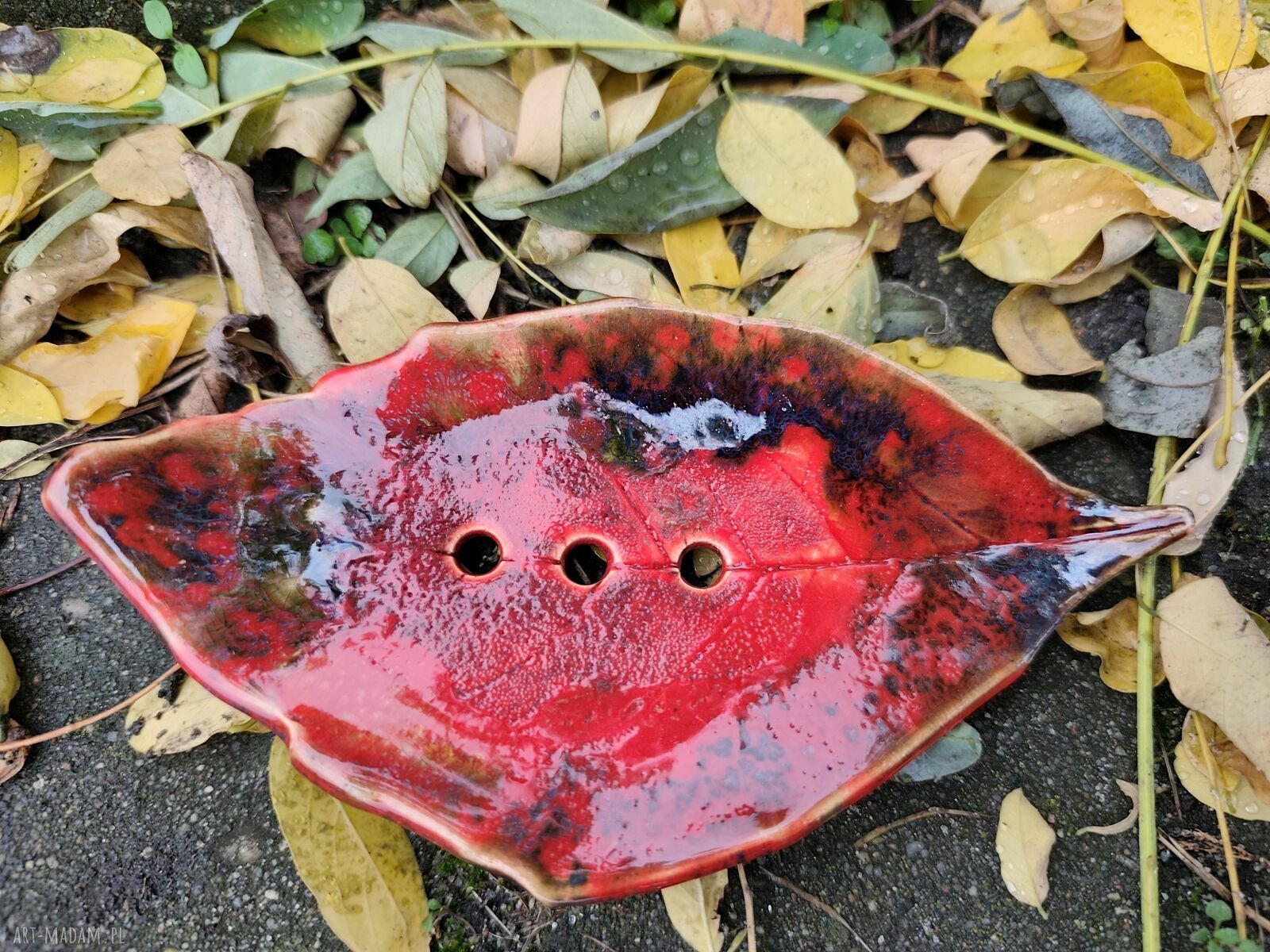 Mydelniczka ceramiczna w jesiennej czerwieni - ręcznie szkliwiona i dwukrotnie wypalana