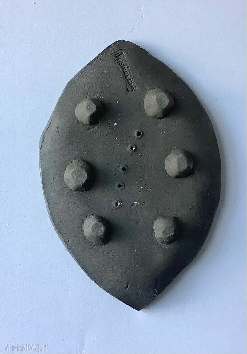 Ceramiczna mydelniczka w koronkach - czarna z białą angobą