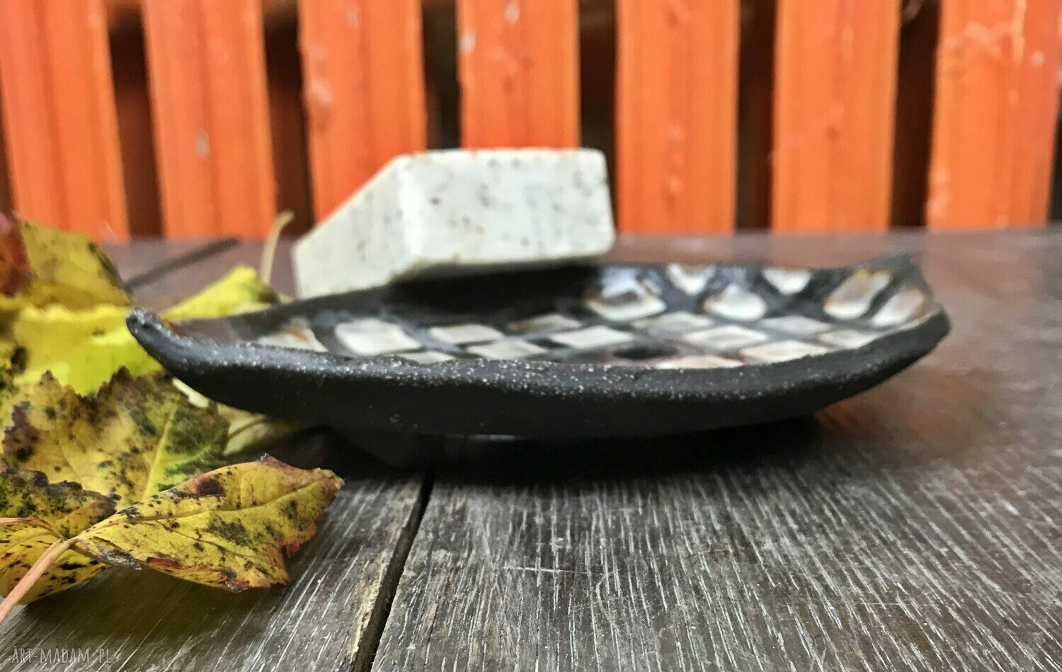 Ceramiczna mydelniczka ręcznie robiona w kratkę