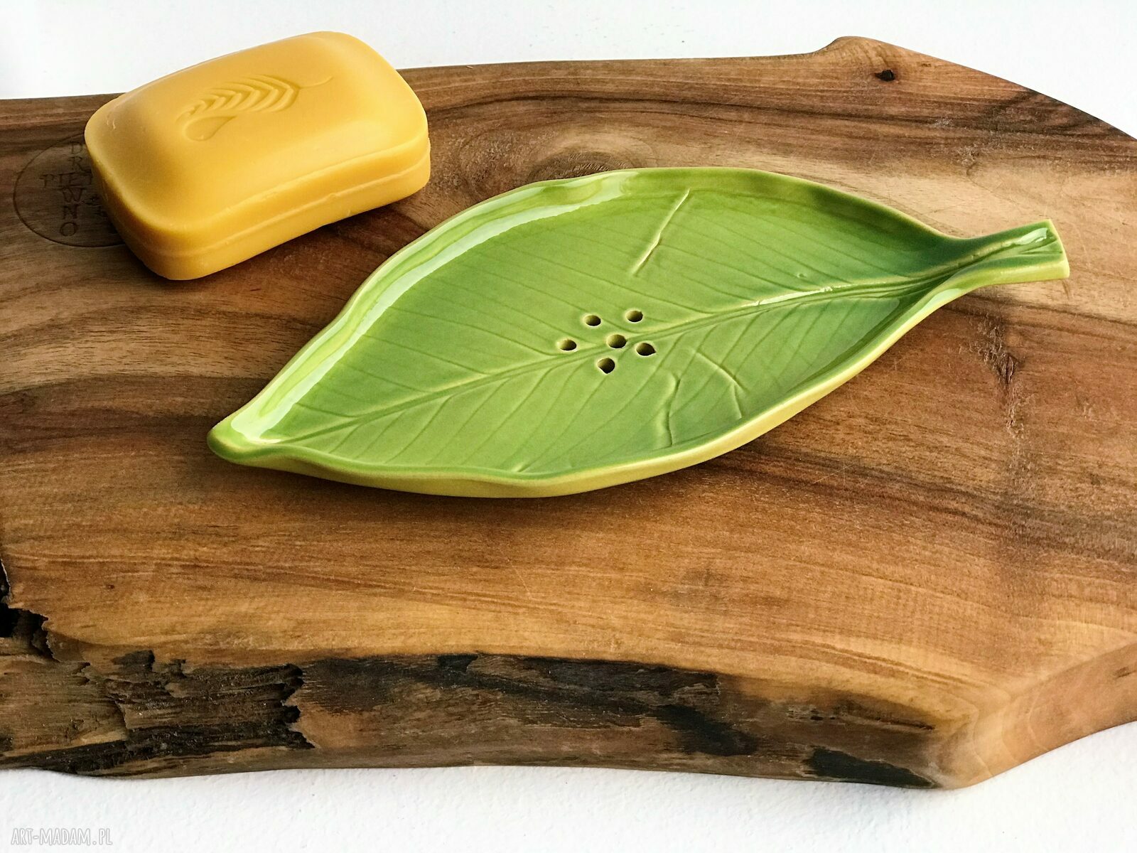 Mydelniczka ceramiczna Liść - handmade do mydła w kostce