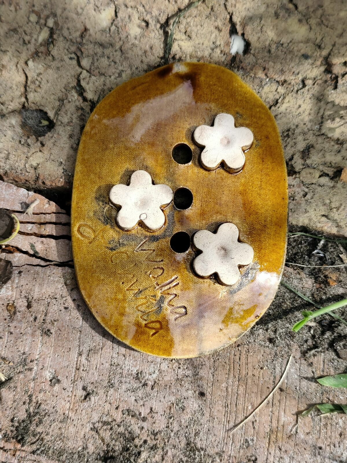 Mydelniczka ceramiczna w kształcie liścia - rękodzieło do łazienki