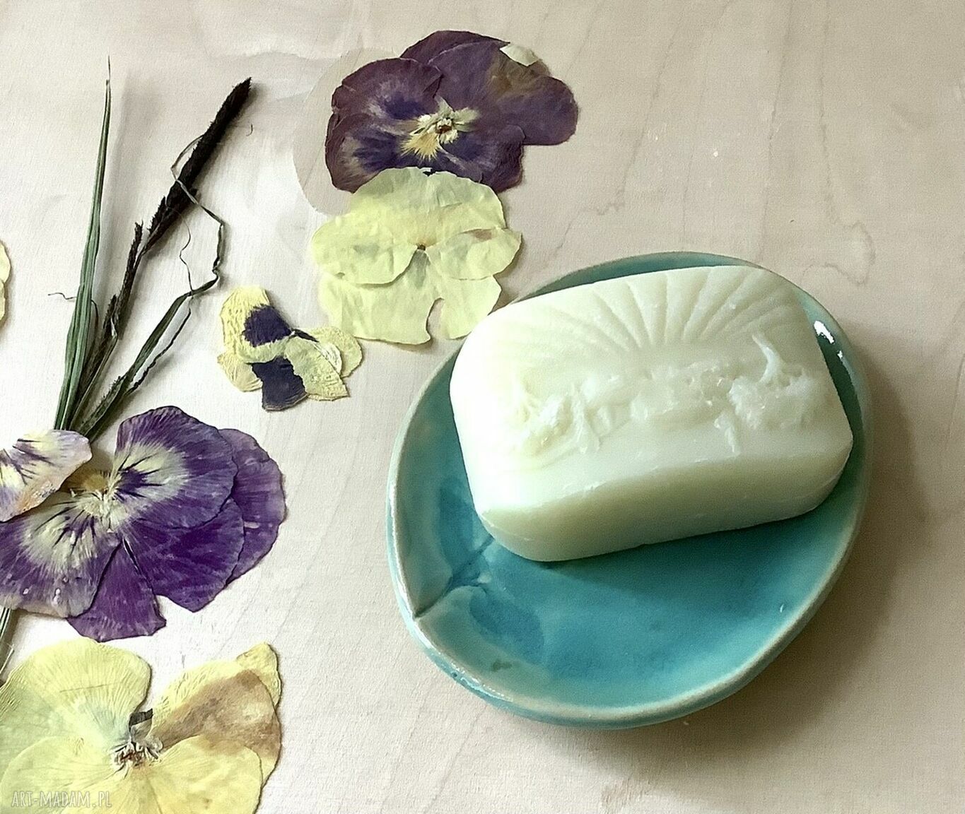 Ręcznie robiona turkusowa mydelniczka ceramiczna z gliny