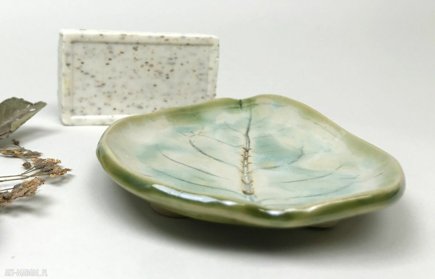 Ceramiczna mydelniczka ręcznie robiona „Pastelowy liść”