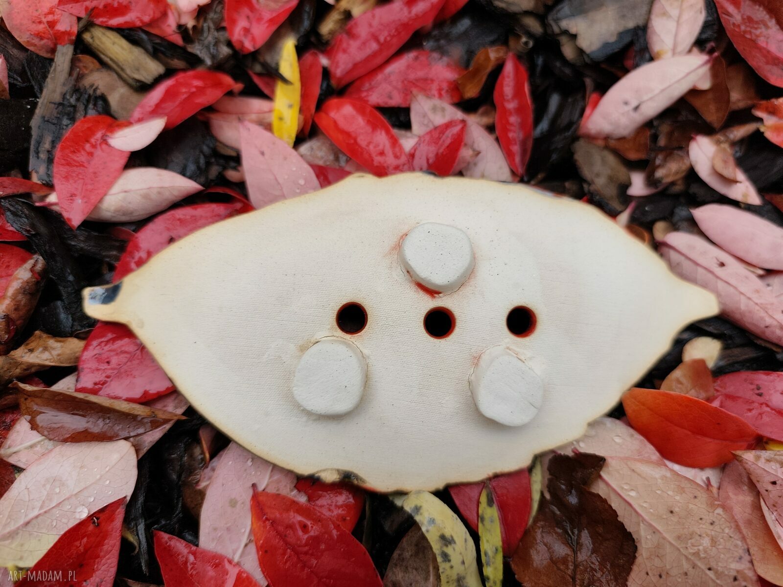 Mydelniczka ceramiczna w kształcie liścia „Wolna chwila”