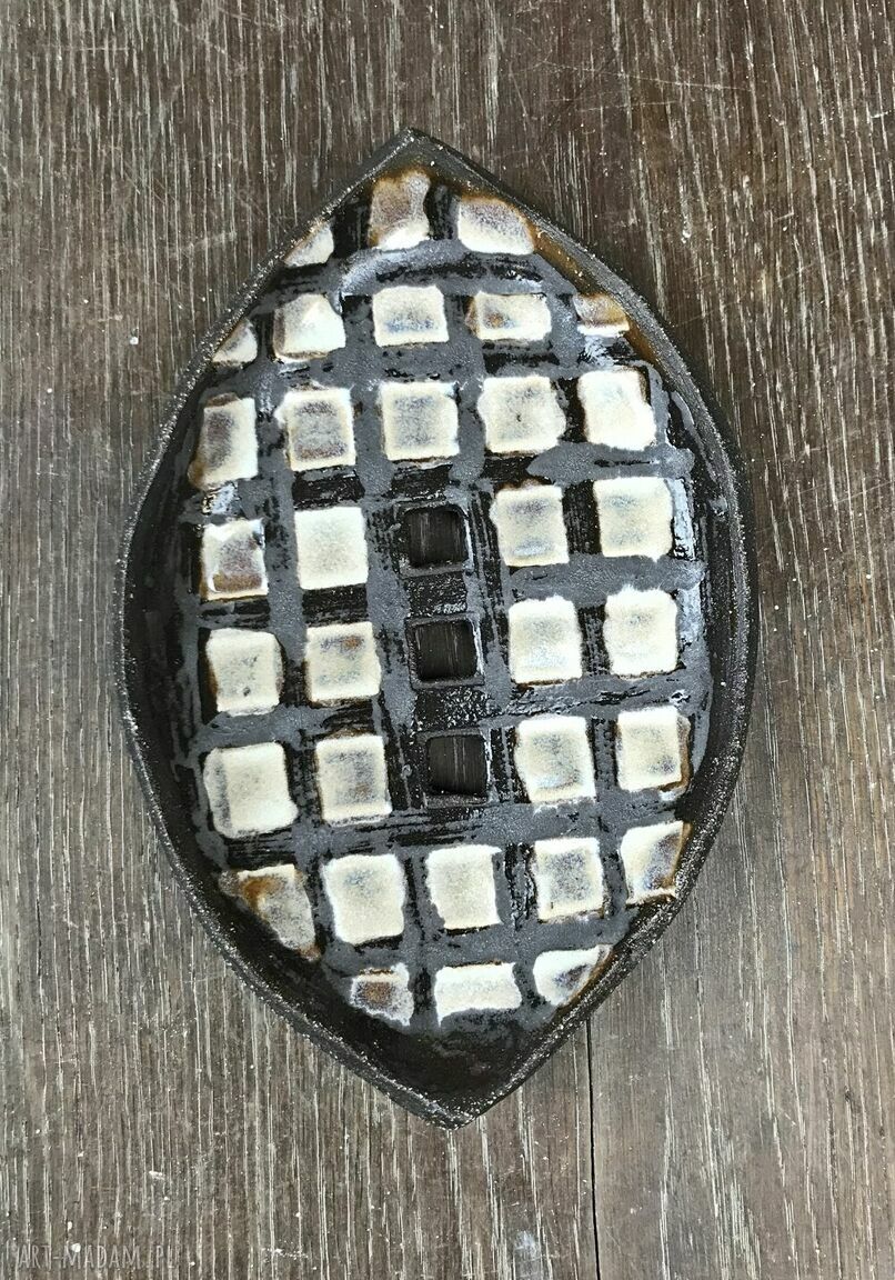 Ceramiczna mydelniczka ręcznie robiona w kratkę