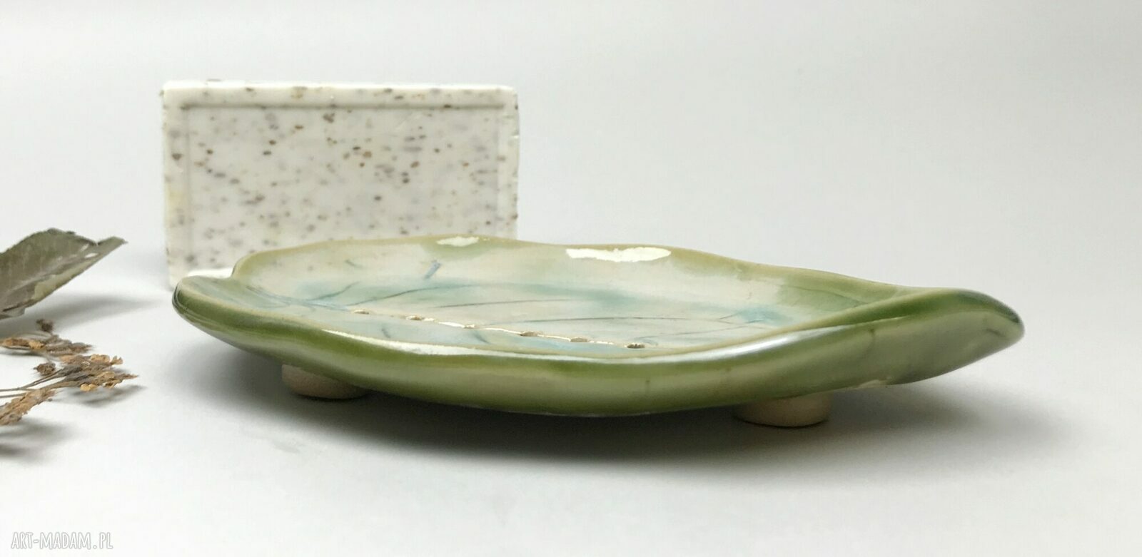 Ceramiczna mydelniczka ręcznie robiona „Pastelowy liść”