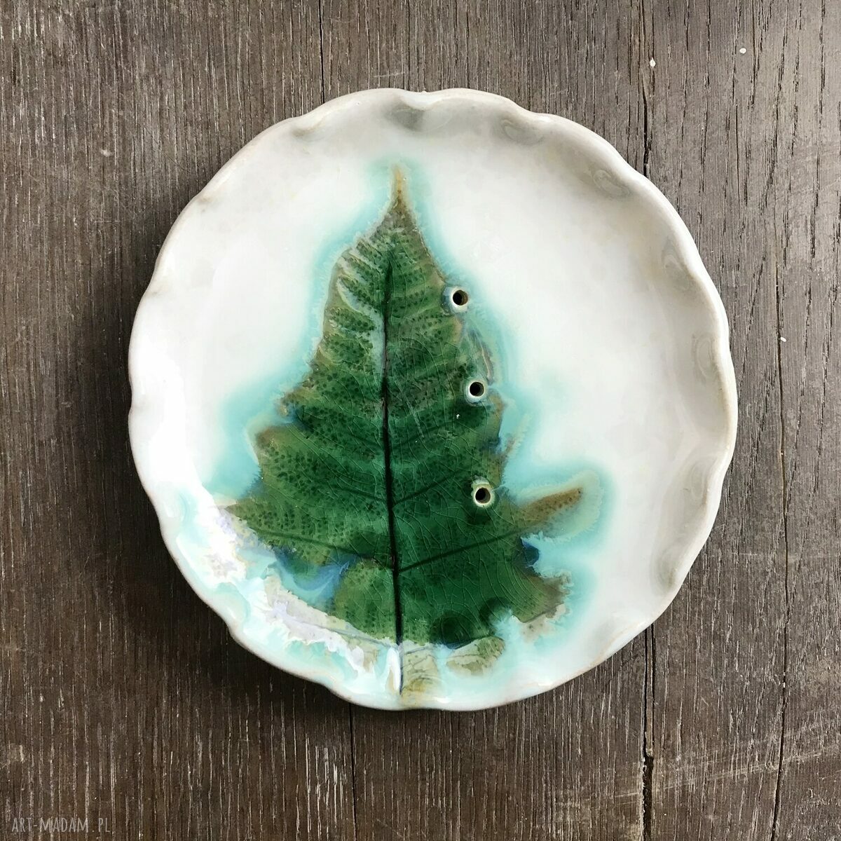 Ceramiczna mydelniczka ręcznie robiona „Burza” - paprotkowy motyw i zielone szkliwo