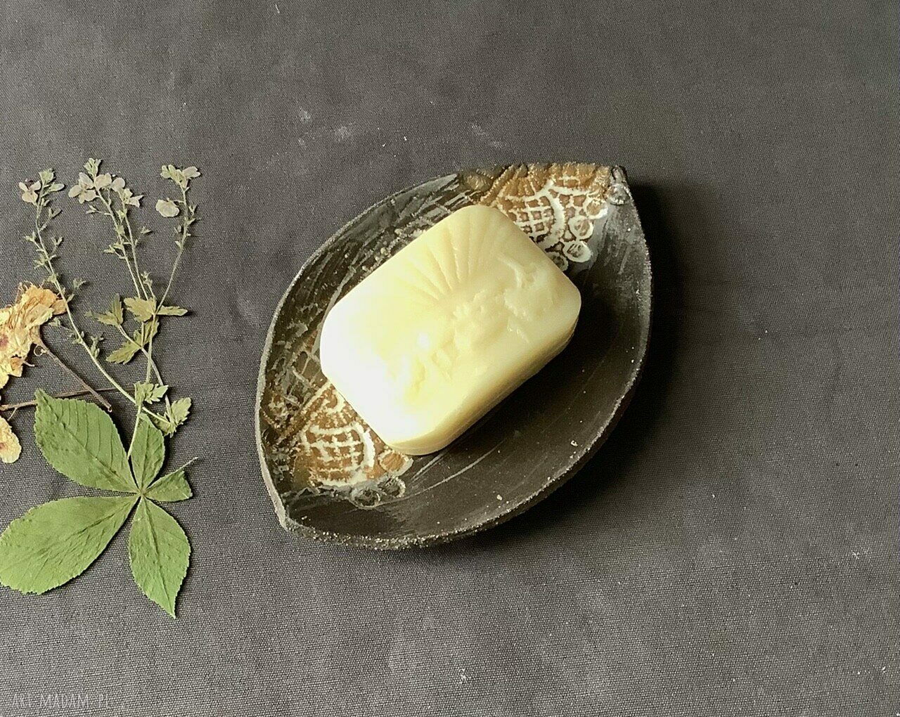Ceramiczna mydelniczka ręcznie robiona „Koronka”