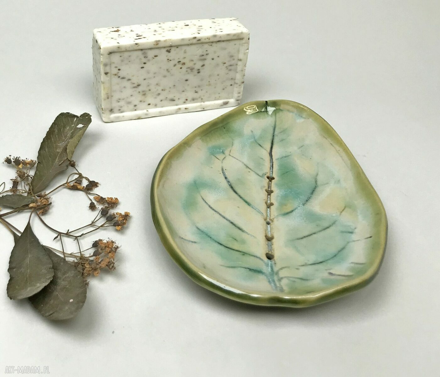 Ceramiczna mydelniczka ręcznie robiona „Pastelowy liść”