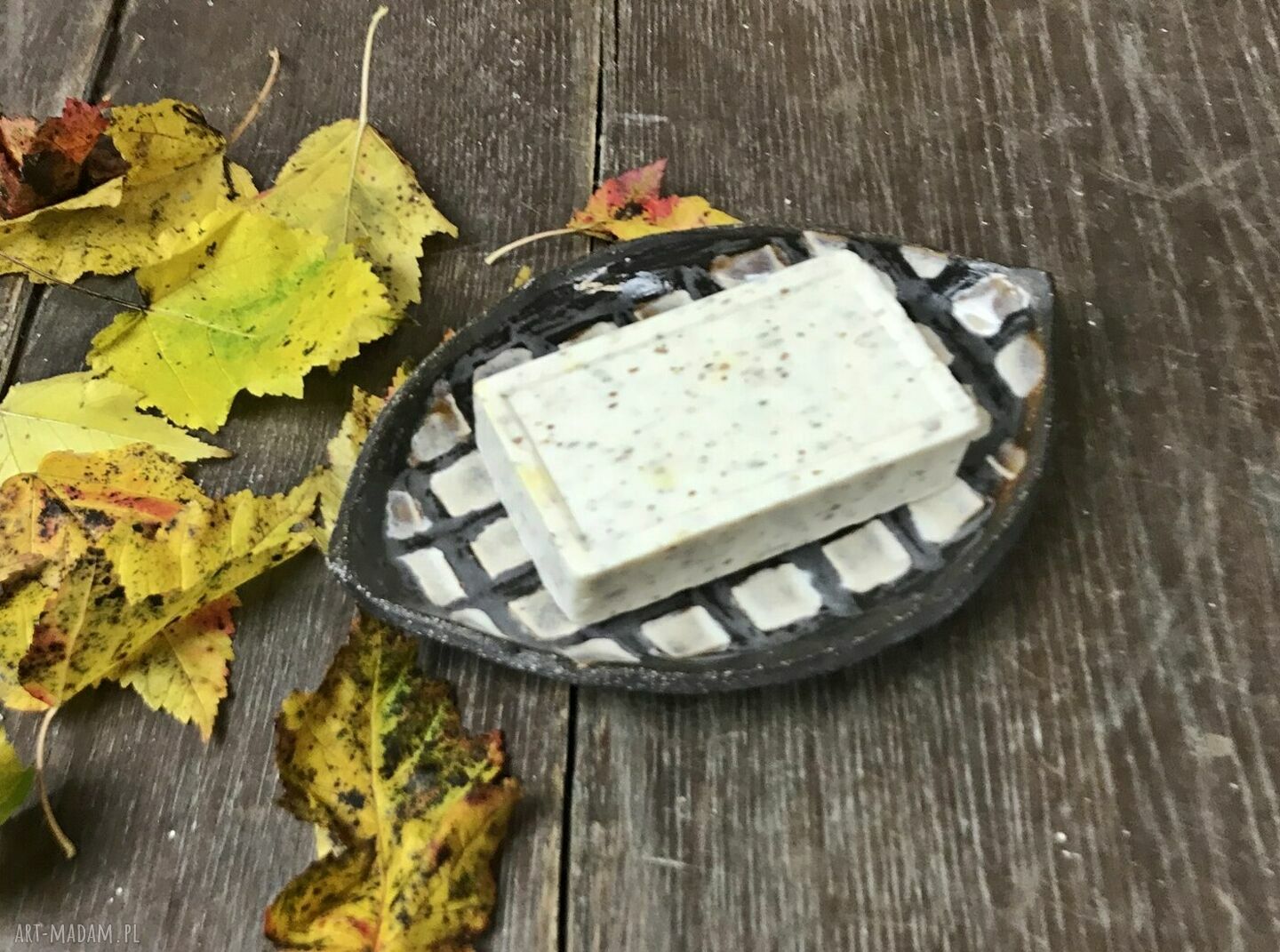 Ceramiczna mydelniczka ręcznie robiona w kratkę