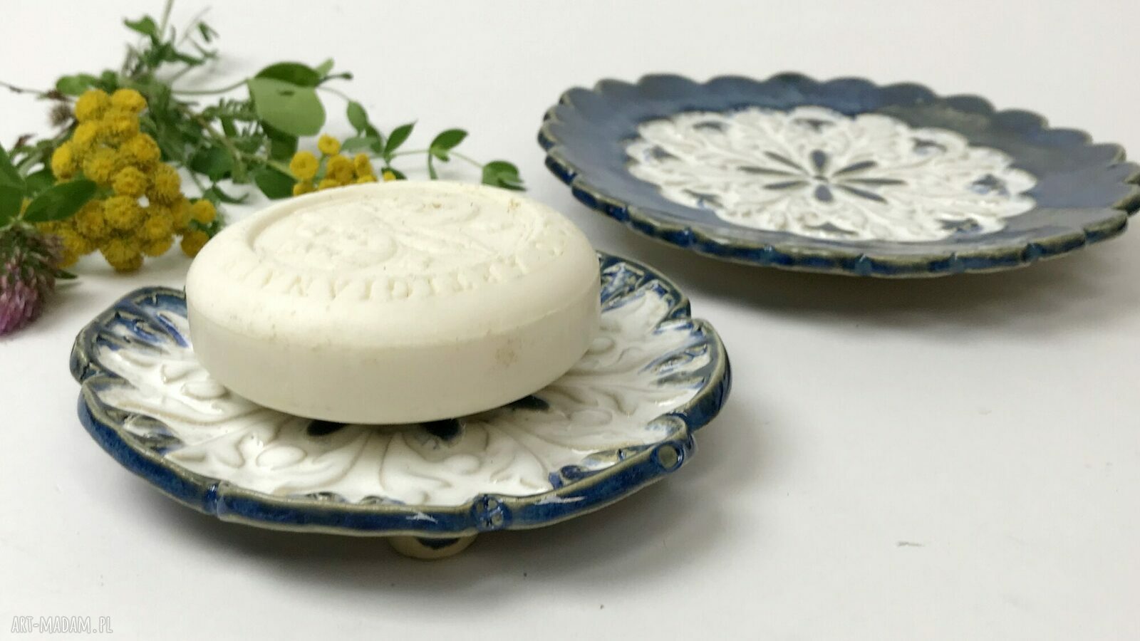 Mydelniczka i spodeczek „White flower” - ręcznie robiona ceramika