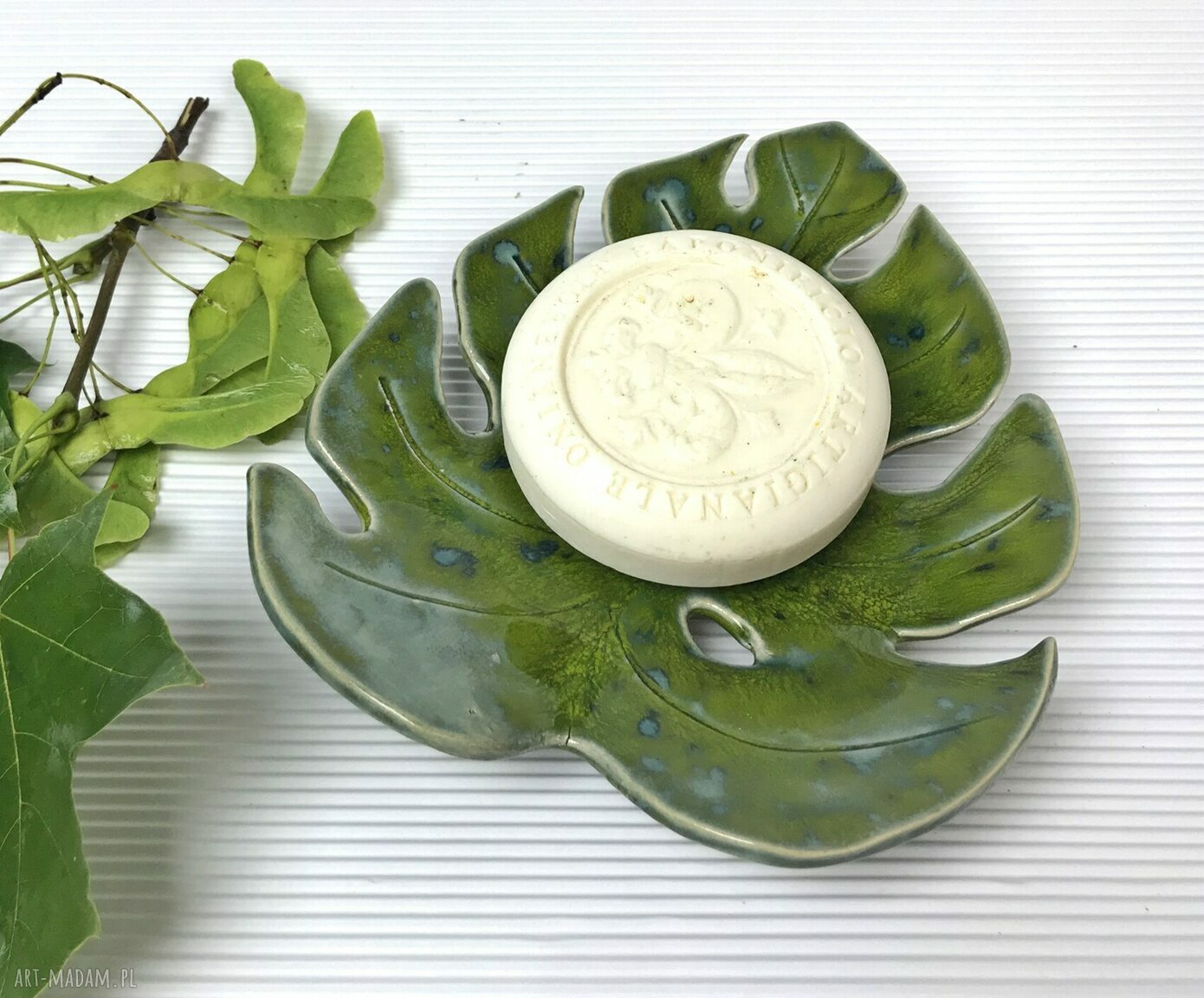 Ceramiczna mydelniczka ręcznie robiona „Zielony smok” - ozdoba łazienki w stylu boho