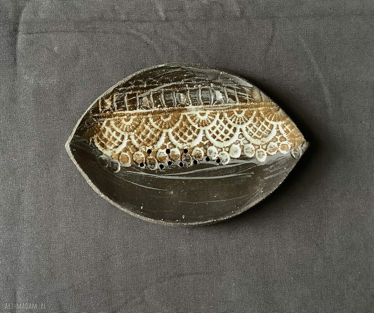 Ceramiczna mydelniczka ręcznie robiona „Koronka”