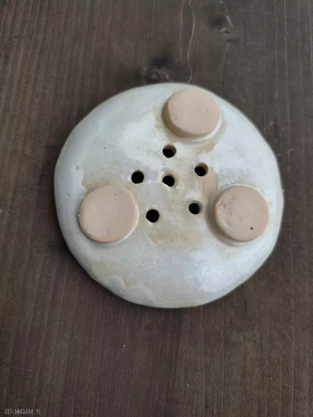 Okrągła mydelniczka ceramiczna w perłowym odcieniu