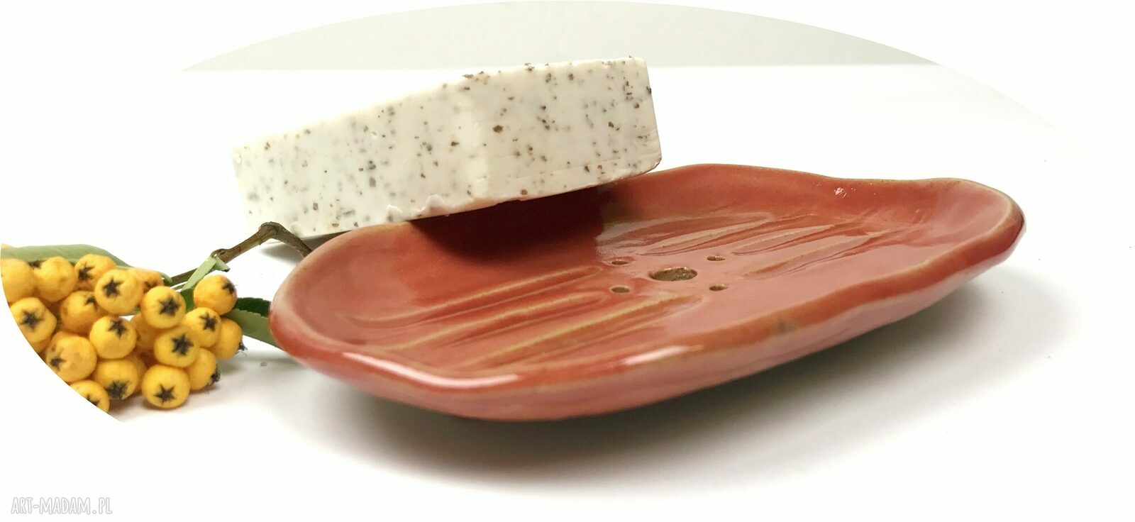 Mydelniczka ceramiczna „Red” - ręcznie robiona, z odpływem