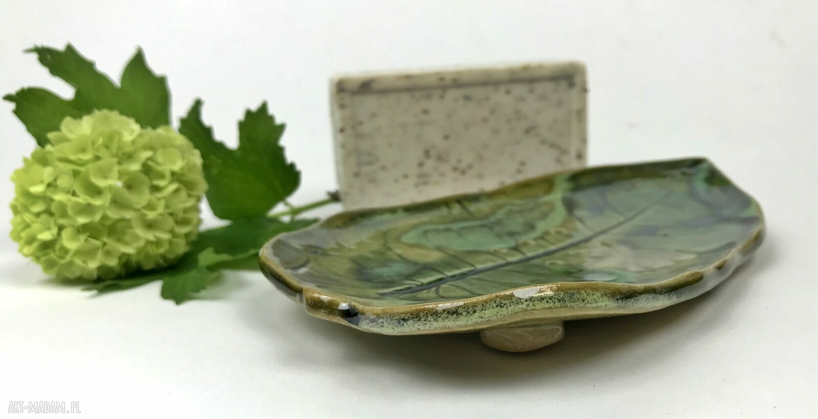 Ceramiczna mydelniczka „Liść” - rękodzieło z gliny w odcieniach zieleni i turkusu