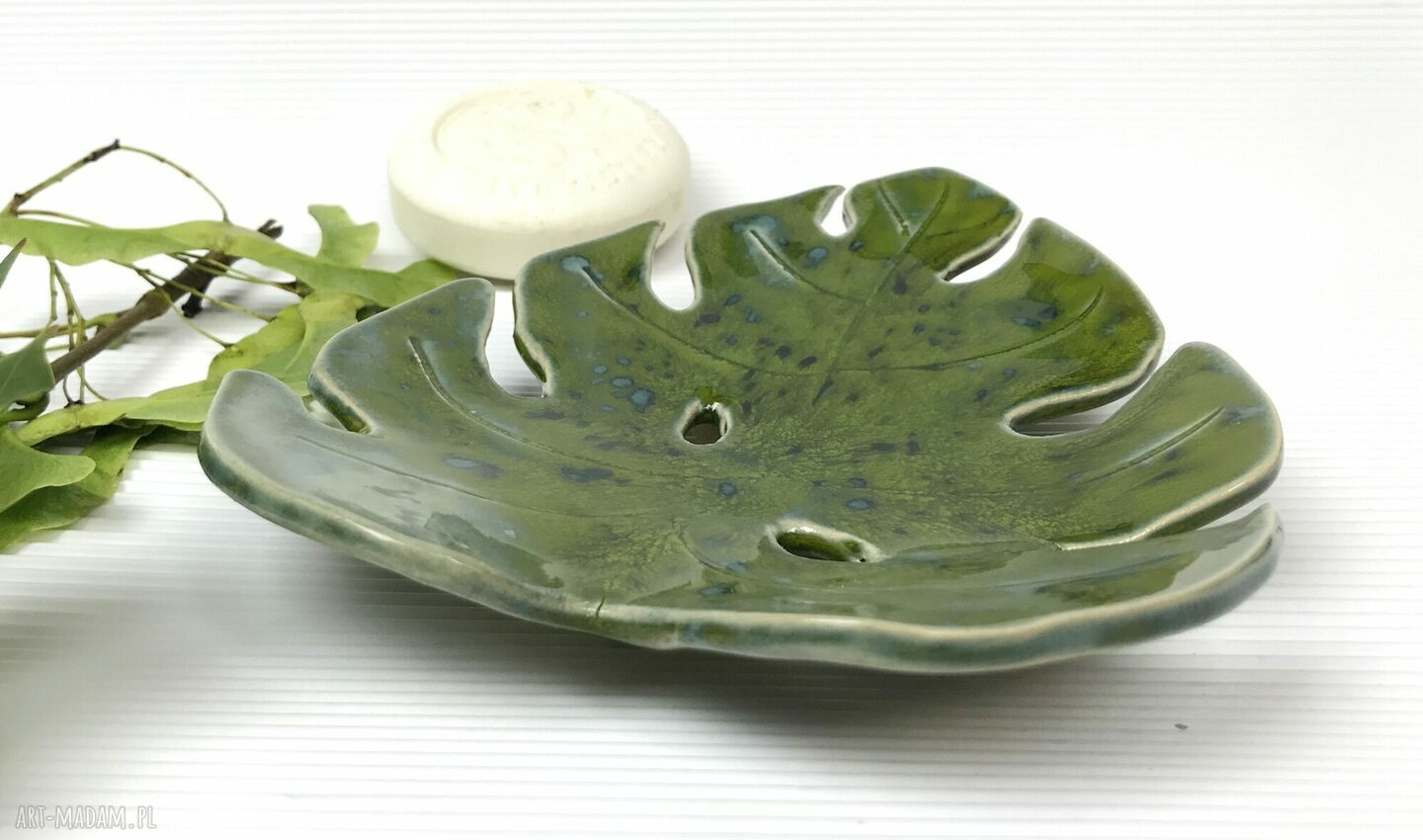 Ceramiczna mydelniczka ręcznie robiona „Zielony smok” - ozdoba łazienki w stylu boho