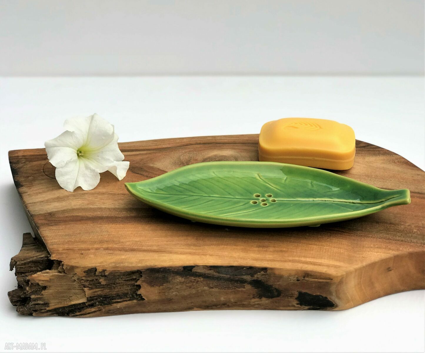 Mydelniczka ceramiczna „Liść”