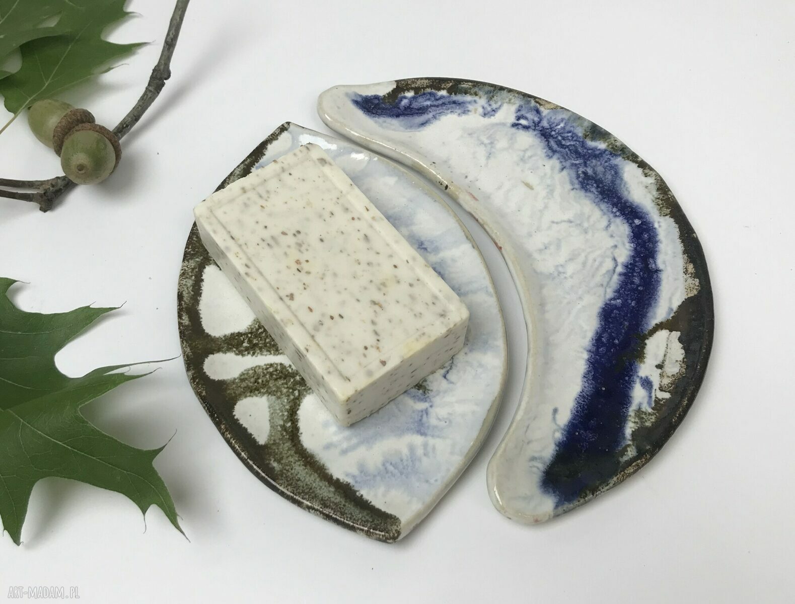 Ceramiczna mydelniczka i spodeczek z serii Luna