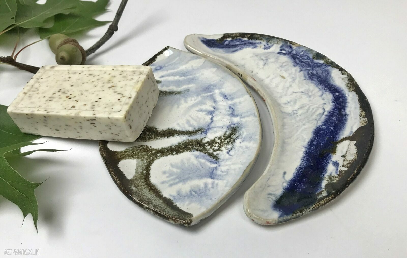 Ceramiczna mydelniczka i spodeczek z serii Luna