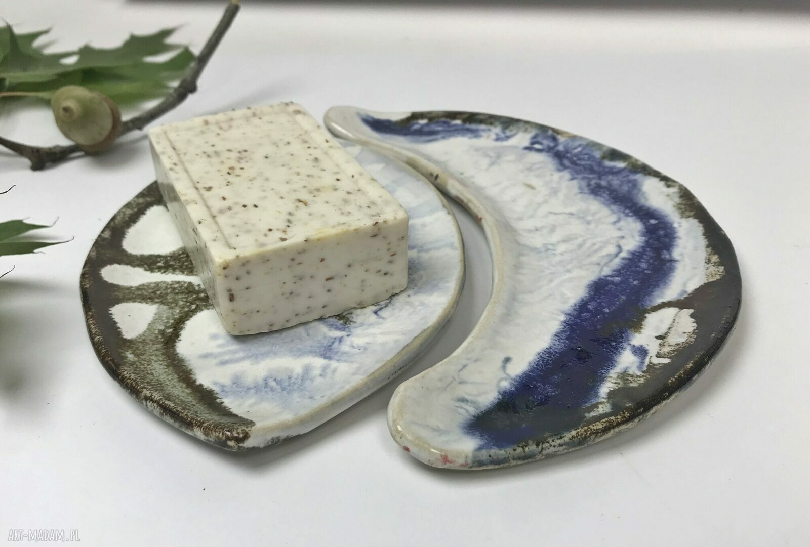 Ceramiczna mydelniczka i spodeczek z serii Luna
