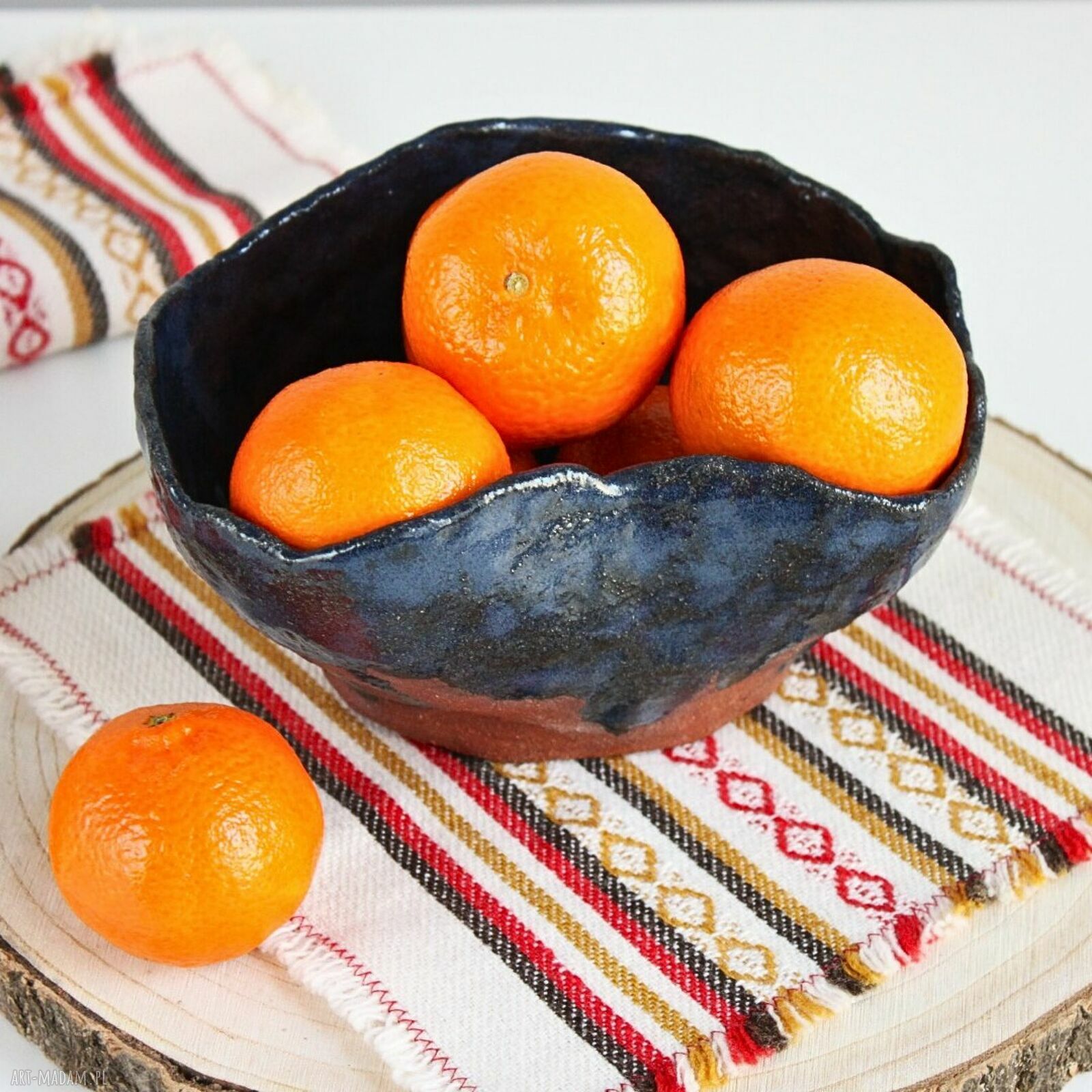 Ceramiczna nieregularna miska na owoce w kolorze terakoty